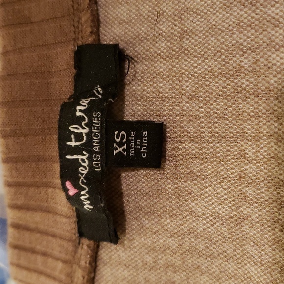 $5 IF YOU PURCHASE 5 OR MORE - MIXED THREADS light brown cropped vest - Picture 2 of 3